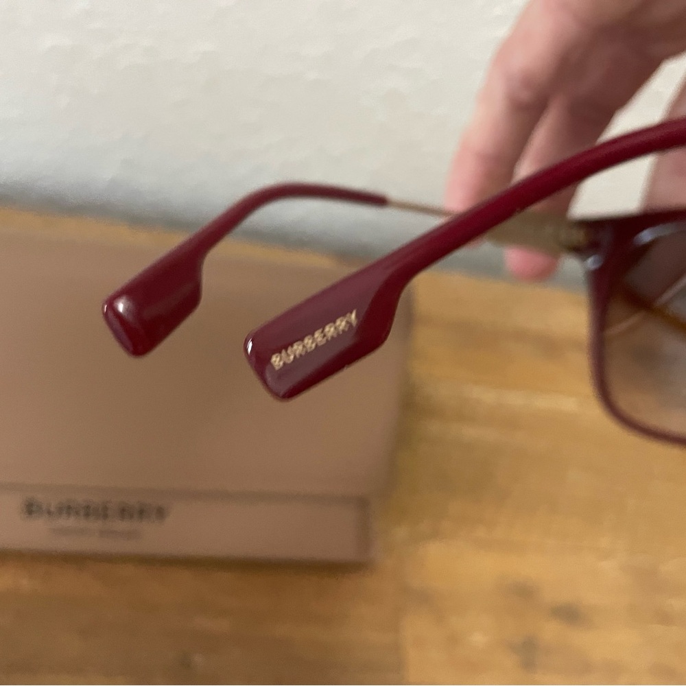 Burberry Sunglasses New - Picture 4 of 13